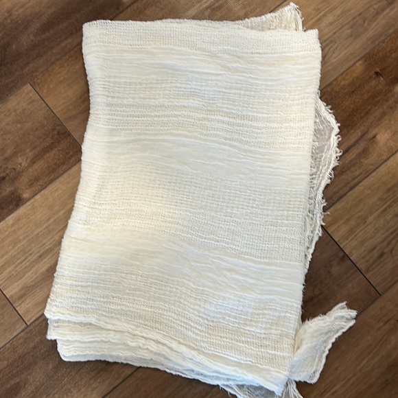 White Zara Scarf - Picture 2 of 4
